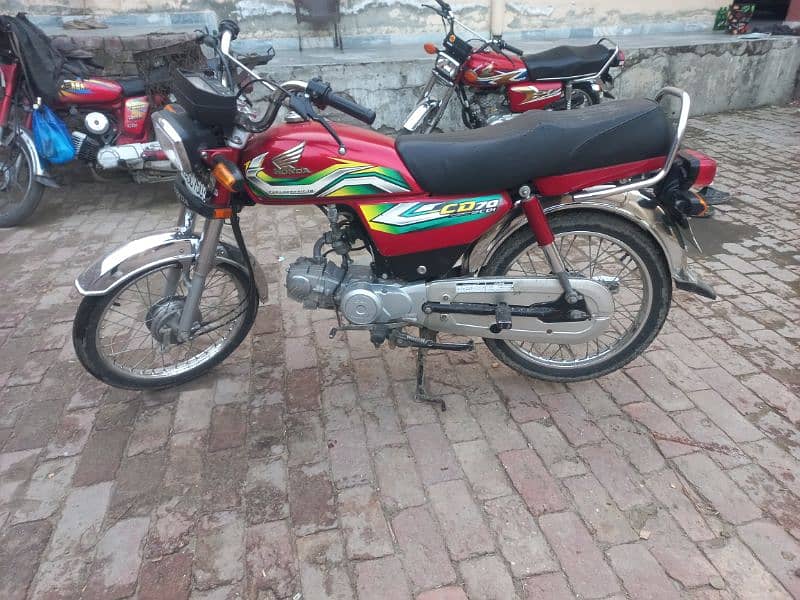 03064315703 cd70 bike 9900 km drive lush condition 3