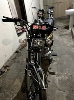 HONDA 125 SELF START GOLD EDITION