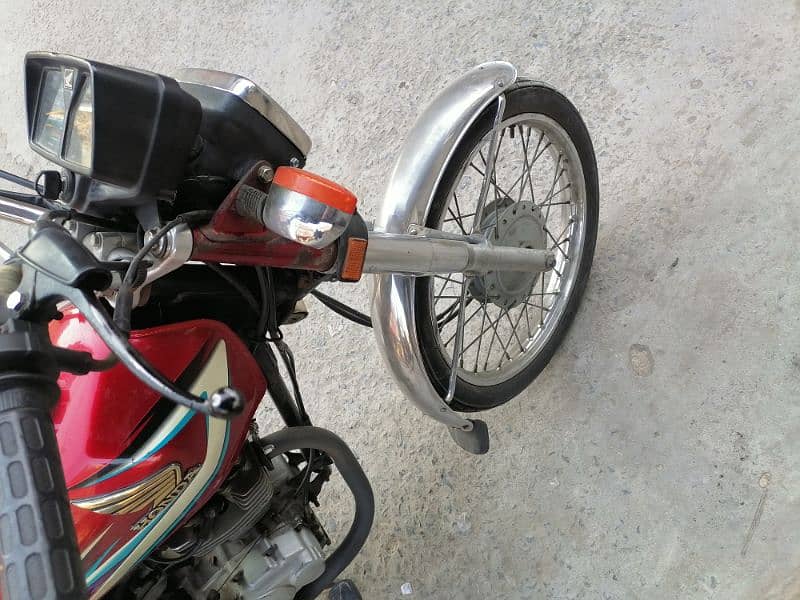 bike neat clean hai kisi kisam ka koi kaam ni hone wala. rate final hai 4