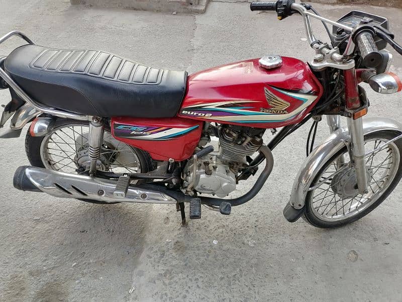 bike neat clean hai kisi kisam ka koi kaam ni hone wala. rate final hai 7