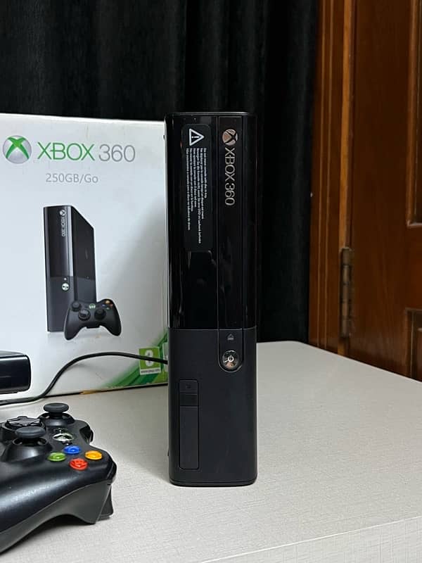 XBOX 360 E (Ultra Slim) with Original Accessories 0