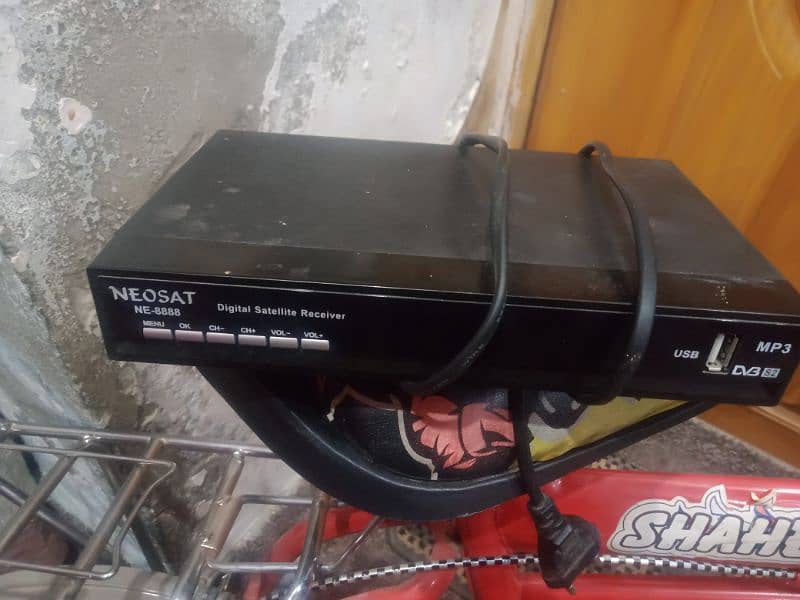 sata box with dish large urgent sale 0