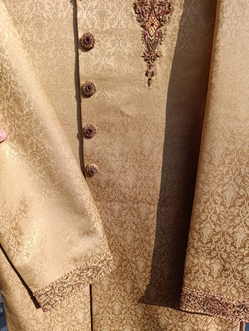 Mehroon and gold sherwani along with Kulla and khussa 8