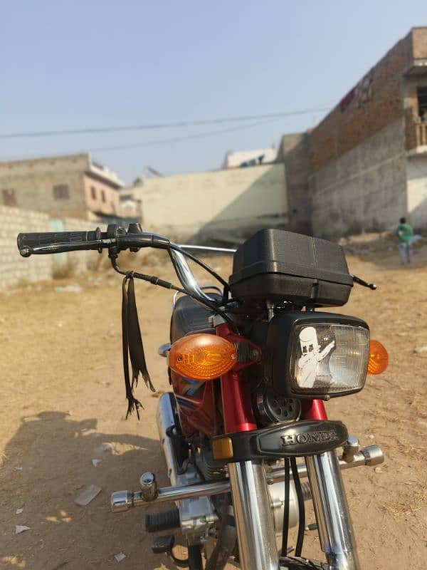 Honda 125  model 2021 Islamabad golden Numbers own my name urgent sale 0