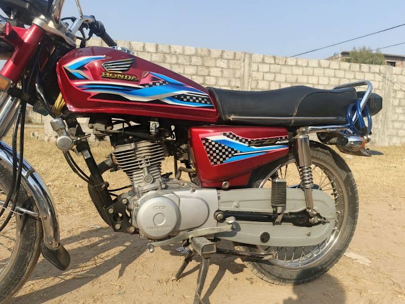 Honda 125  model 2021 Islamabad golden Numbers own my name urgent sale 3