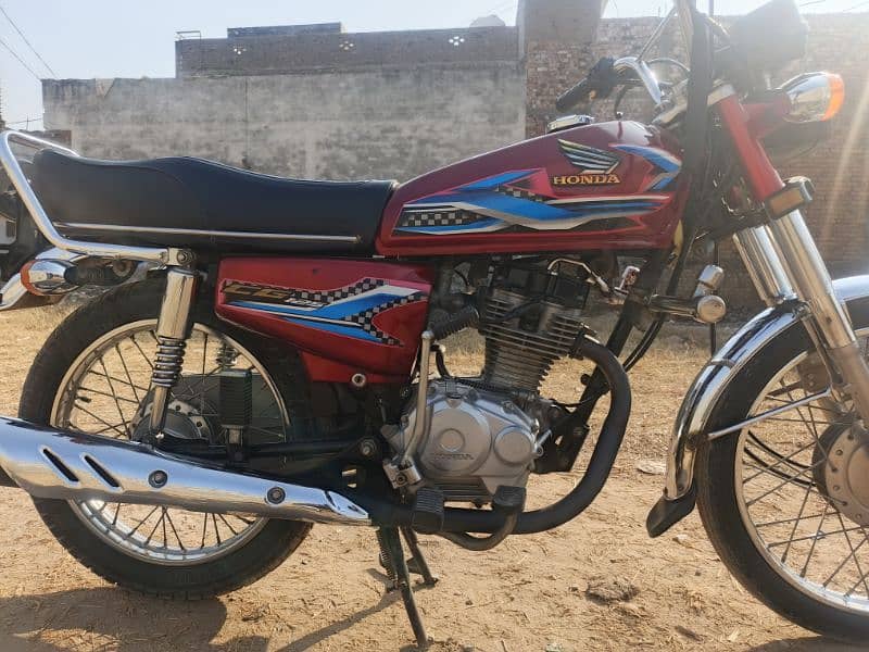 Honda 125  model 2021 Islamabad golden Numbers own my name urgent sale 5