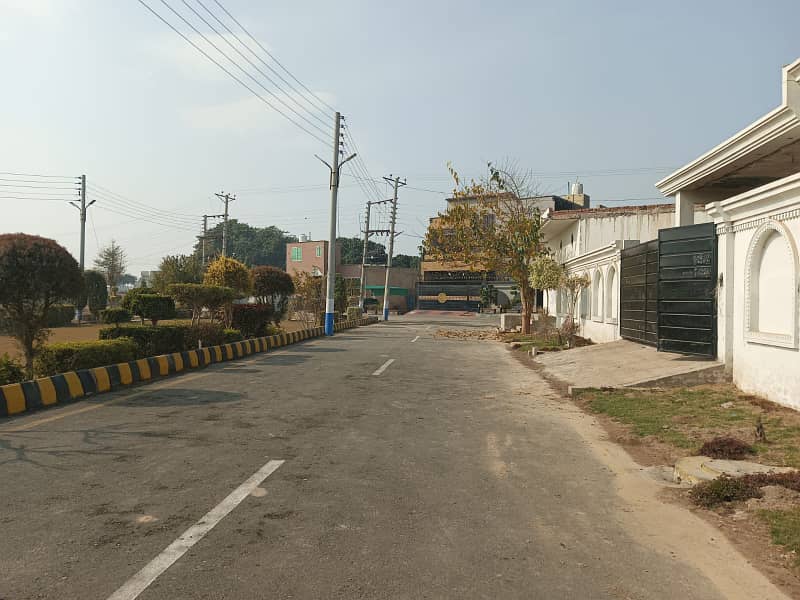 12 Marla Single story house Park facing available for sale in King subhan city Muhammad Pur road sahiwal. 2