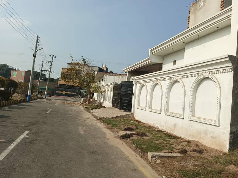 12 Marla Single story house Park facing available for sale in King subhan city Muhammad Pur road sahiwal. 3