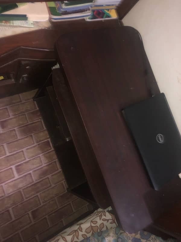 computer and laptop table in good condition 2