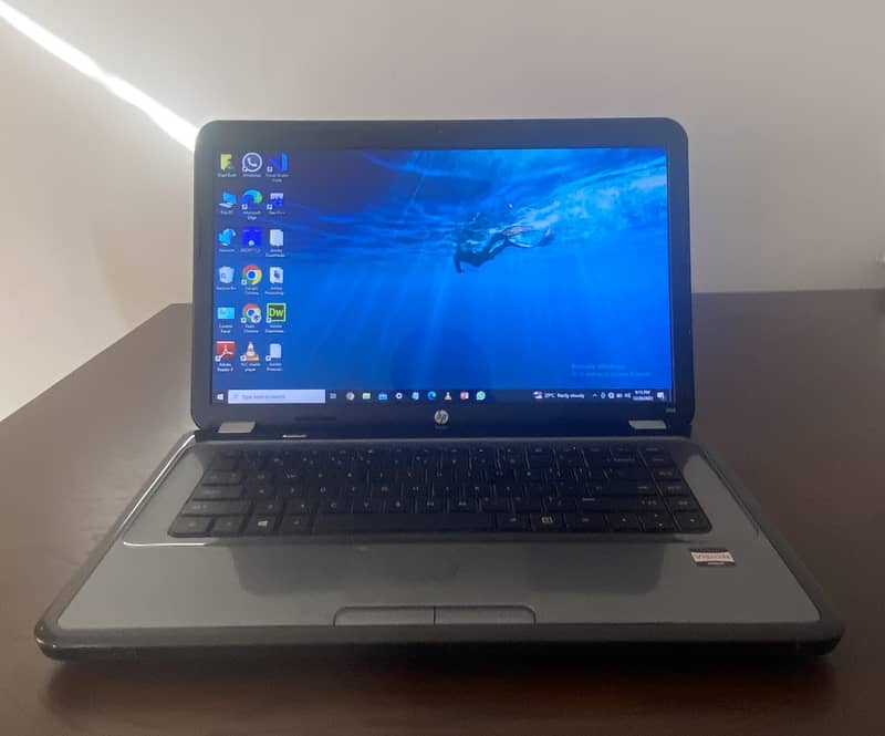 HP 2000-BF69WM Laptop PC 1