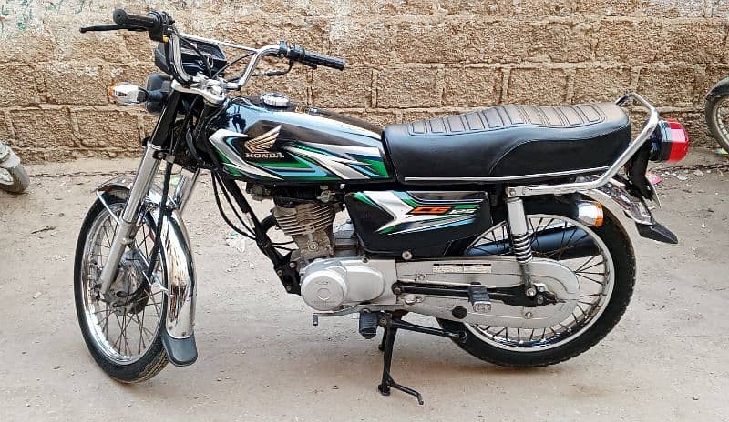 Honda CG 125 2023 First owner khi num 03100206928 3