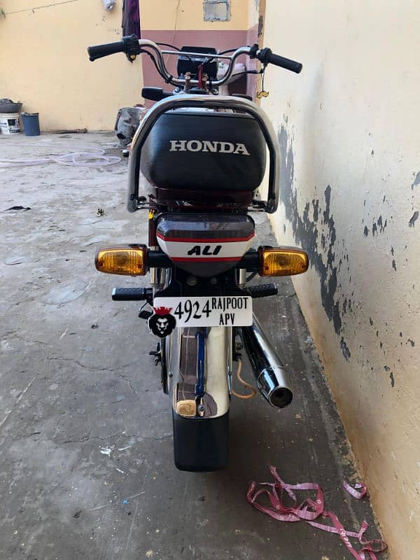 Honda cd 70 cc 2023 model 3