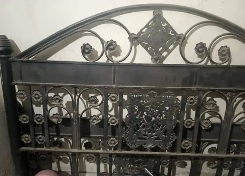 Pure Iron Bed Set 1