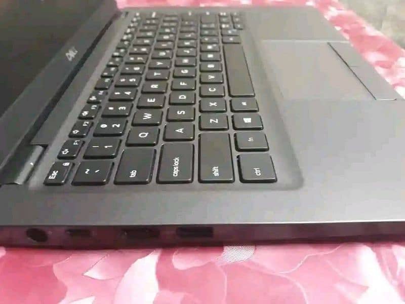 Dell Latitude 5300 3