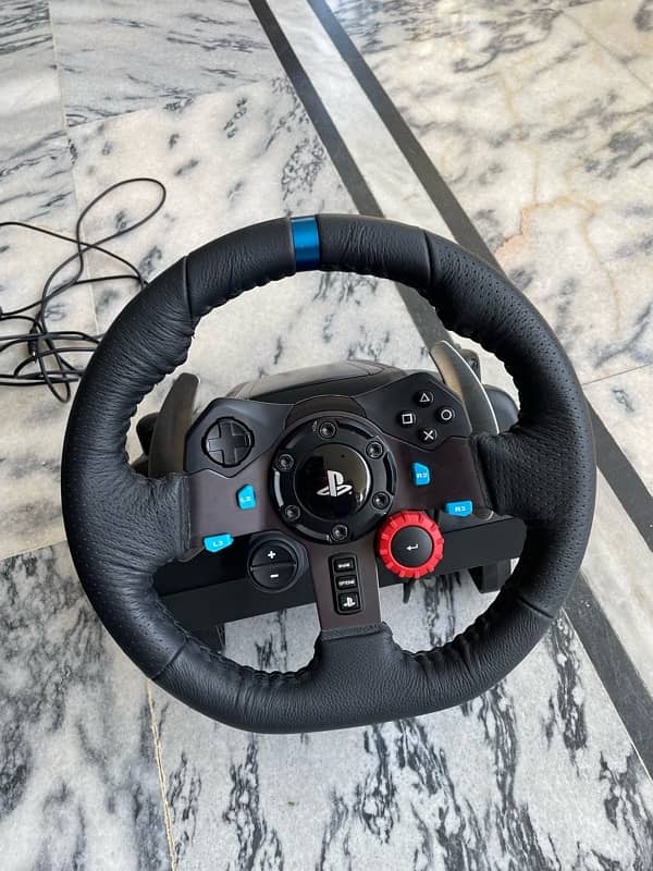 logitech G29 Driving Force Steering wheels and Pedals 1