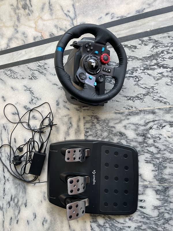 logitech G29 Driving Force Steering wheels and Pedals 3