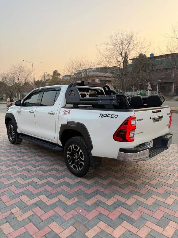 Toyota Hilux REVO 2021 4