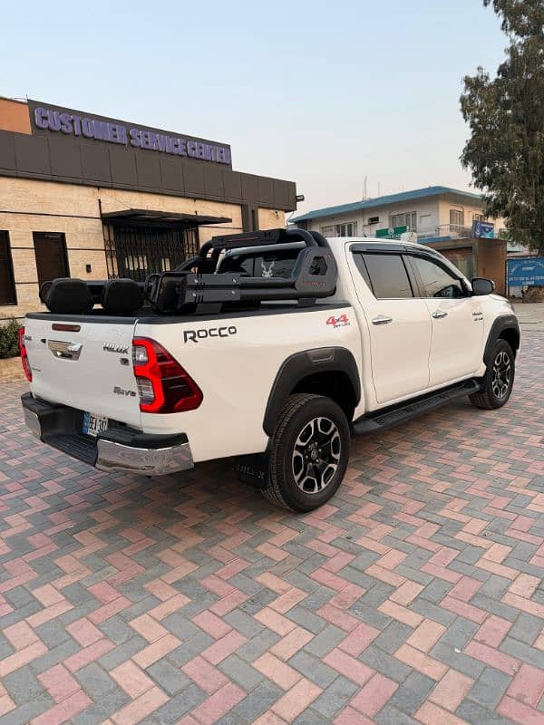 Toyota Hilux REVO 2021 6