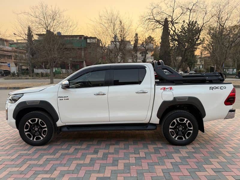 Toyota Hilux REVO 2021 7