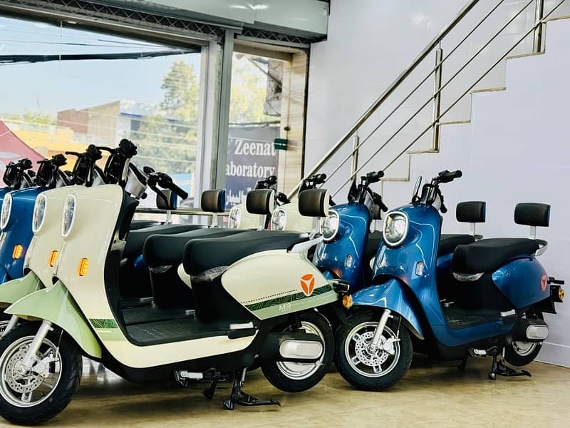 Yadea Electric Scooty Scooter Bike Vehicle 2025 Metro Aima Evee Revoo 4