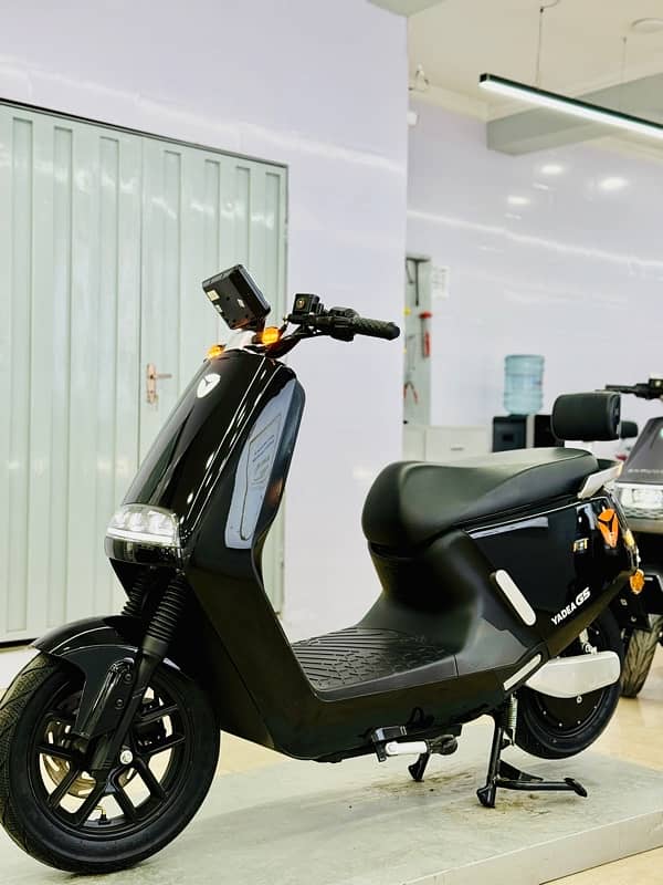 Yadea Electric Scooty Scooter Bike Vehicle 2025 Metro Aima Evee Revoo 6