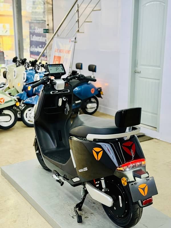 Yadea Electric Scooty Scooter Bike Vehicle 2025 Metro Aima Evee Revoo 8