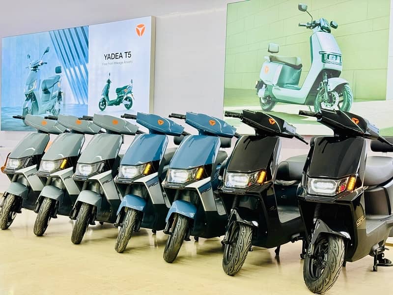 Yadea Electric Scooty Scooter Bike Vehicle 2025 Metro Aima Evee Revoo 14