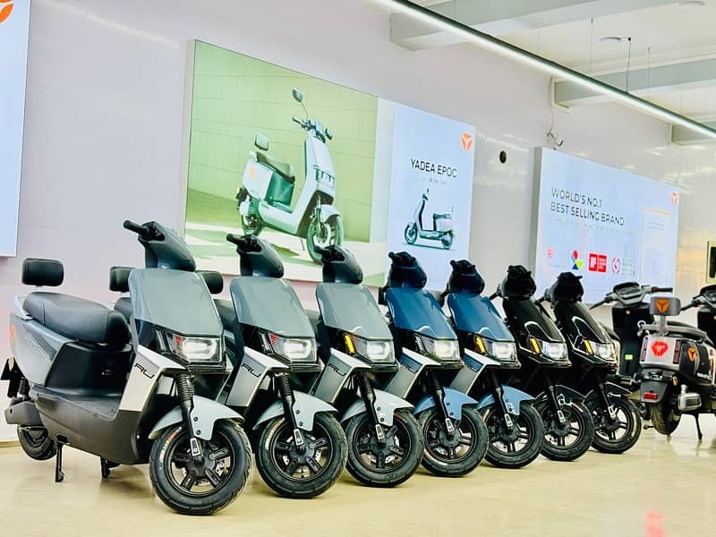 Yadea Electric Scooty Scooter Bike Vehicle 2025 Metro Aima Evee Revoo 16