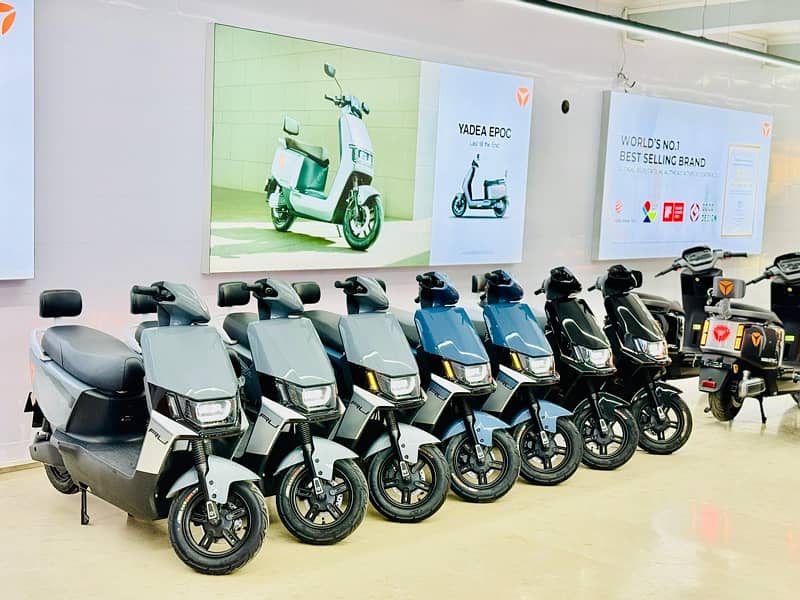 Yadea Electric Scooty Scooter Bike Vehicle 2025 Metro Aima Evee Revoo 17