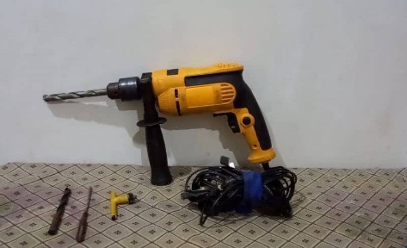 Heavy duty drill machine for sale in New condition with accessories. 5