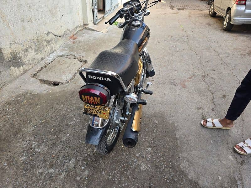 Honda 125 Self-starter 3