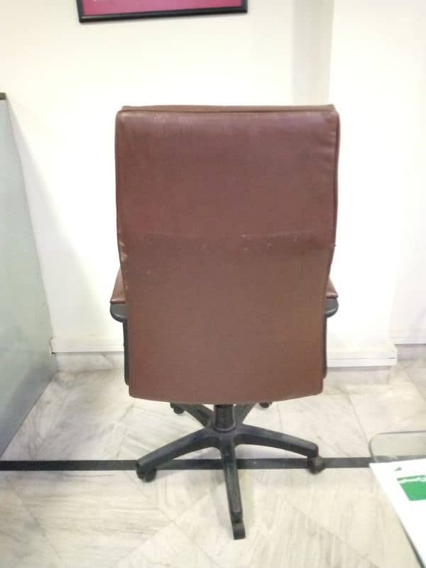 office executive chairs 0