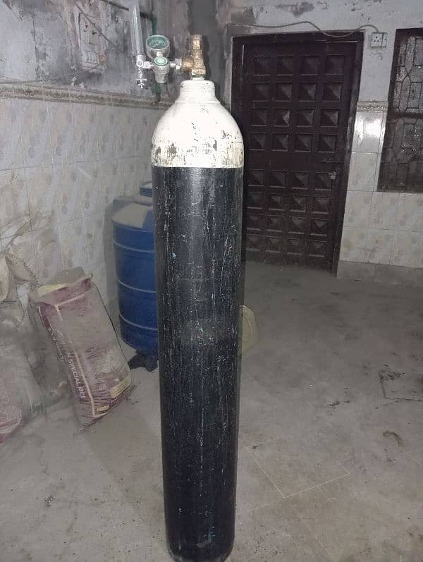 oxygen cylinder 1