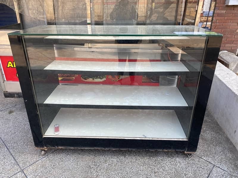 counter / showcase for sale with 12v led 0