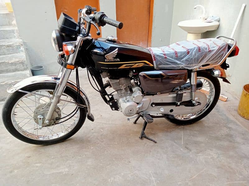 Honda CG 125s special edition 5 gear model 2022 hayedrabad numbr 0