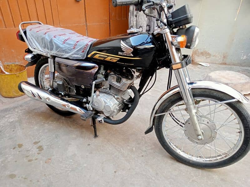 Honda CG 125s special edition 5 gear model 2022 hayedrabad numbr 4