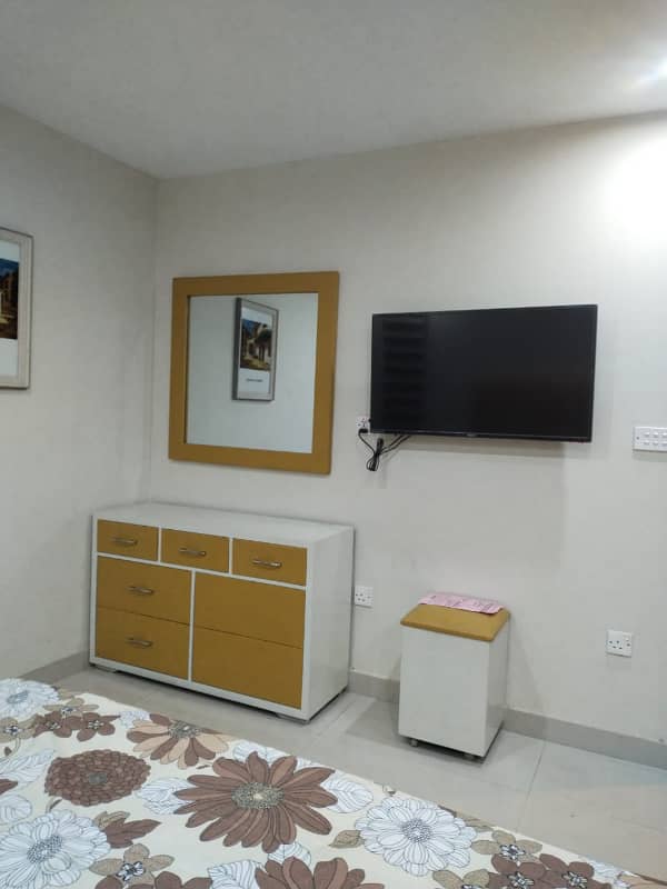 1 BED ROOM APARTMENT FULLY FURNISH FOR RENT 10