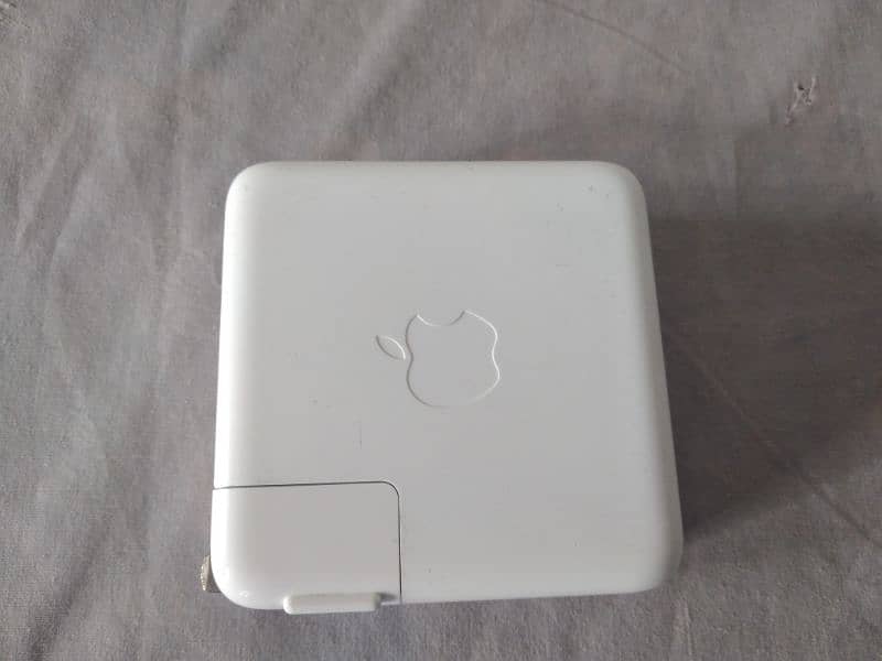 Apple original Type C Power adapter 0