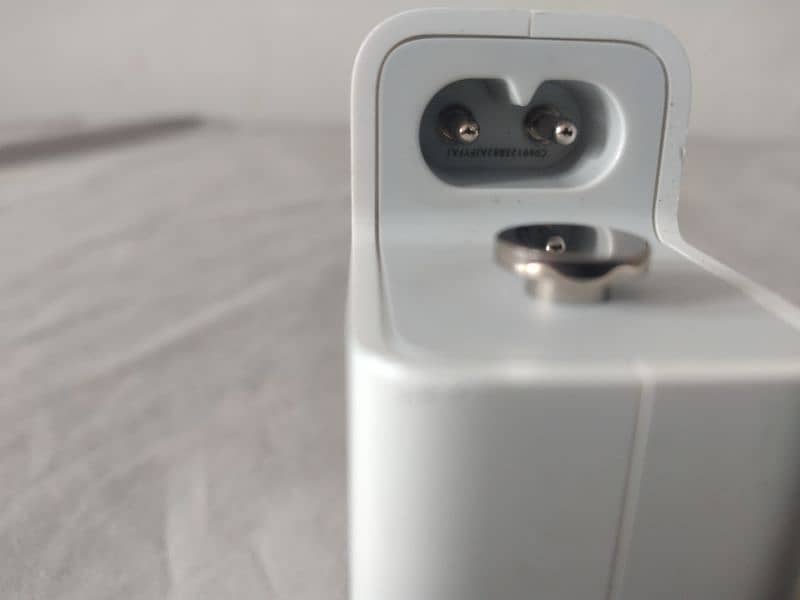 Apple original Type C Power adapter 2