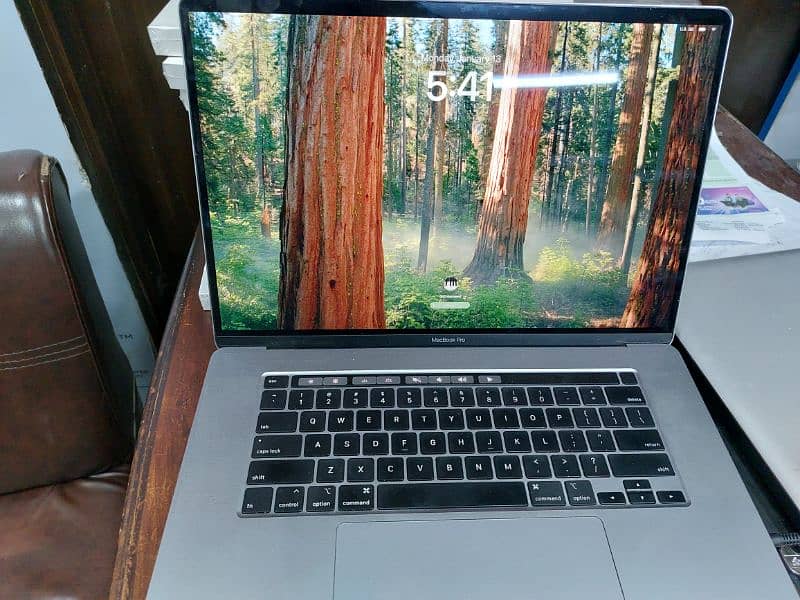 Macbook pro 16inch 2019 ci7 16gb 512gb Cycle count 356 0