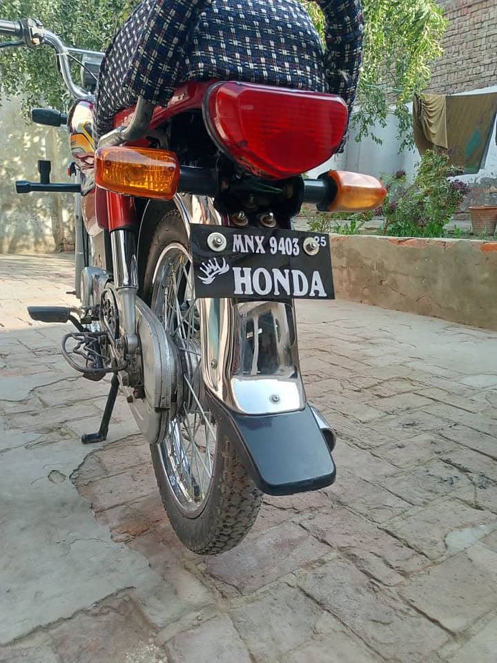 united bike he 16 model honda 25 model me tyar he. 3