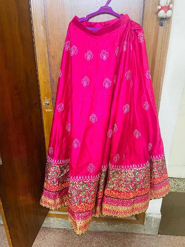 Peraan Choli lehenga with dupatta and potli 6