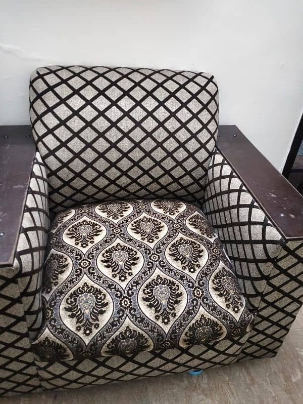 Used sofa set 1