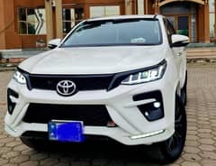 Toyota Fortuner petrol 2.7V