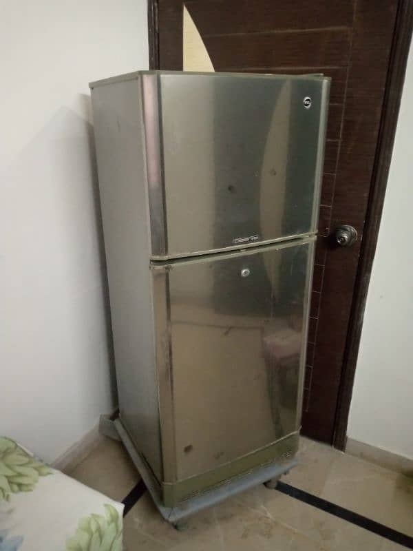 Pel refrigerator for Sale 0