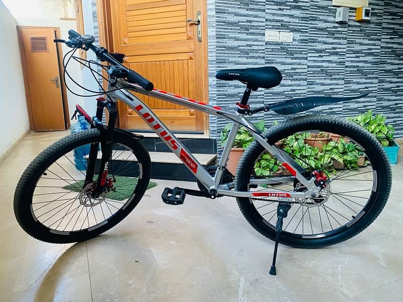 Brand New Lotus Bicycle - 7 Gears & Dual Disc Brakes 4