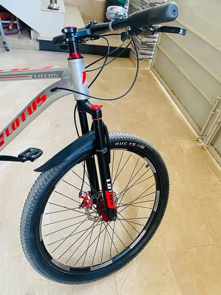 Brand New Lotus Bicycle - 7 Gears & Dual Disc Brakes 6