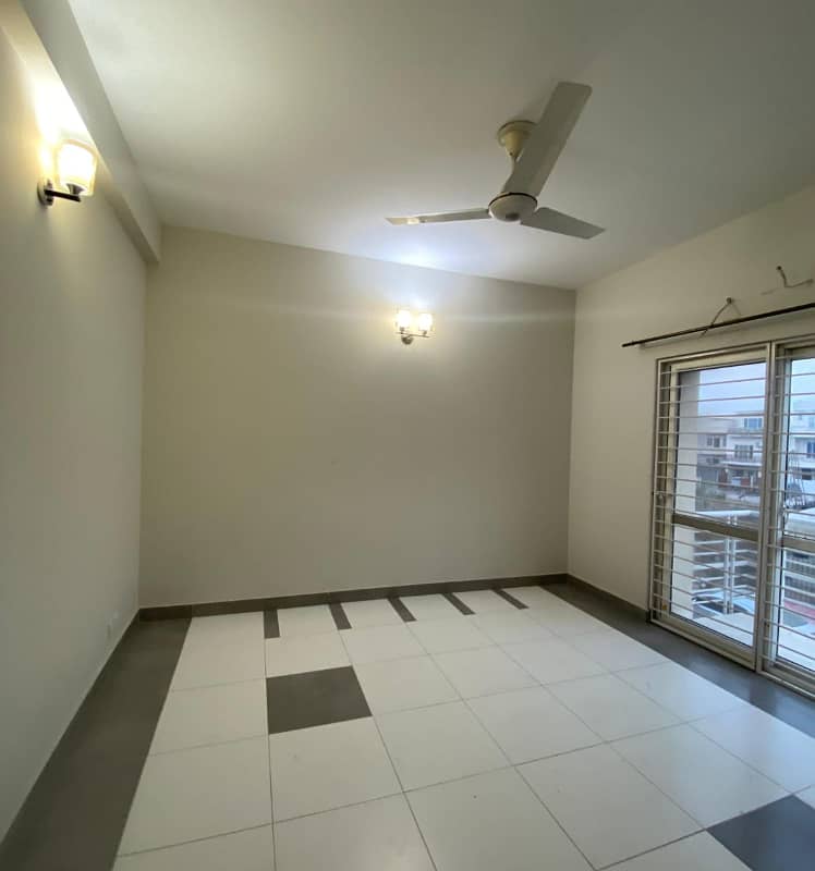 D12 Open basement of rent beautiful house 10