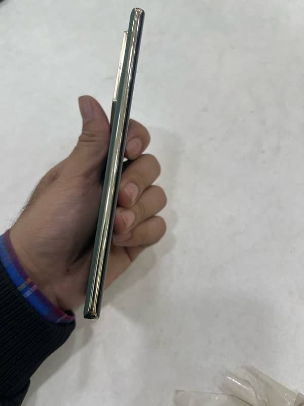 Infinix note 40 pro 16 gb 256 gb 3