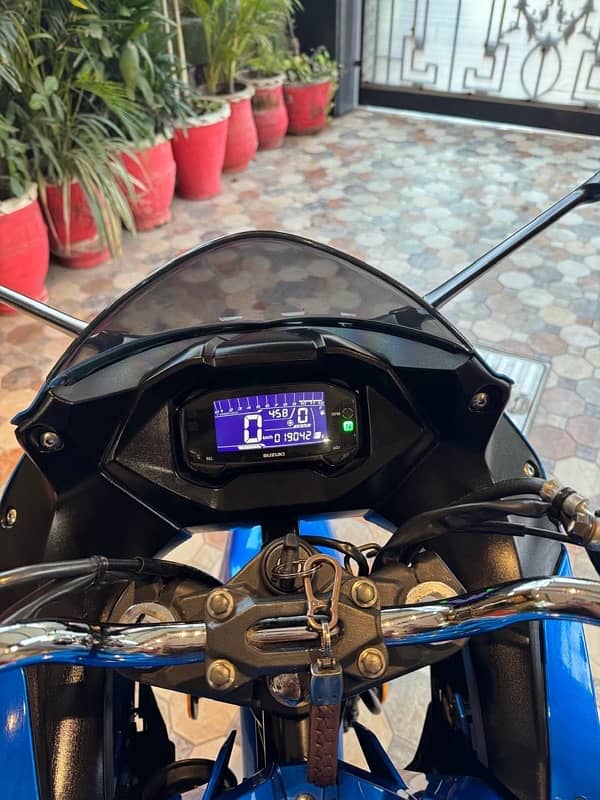 SUZUKI GIXXER 150 1